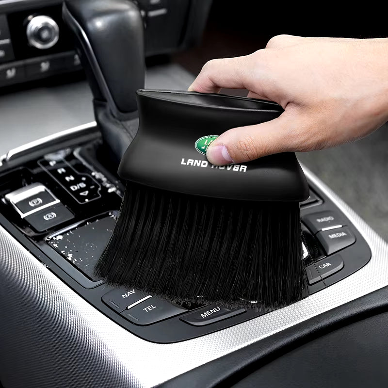 1Pcs Car Dedusting Brush Air Outlet Cleaning Brush Car Accessories for Discovery 3 4 R4 LR2 Range Rover Evoque Sport